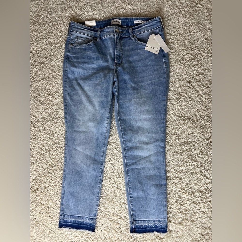 Women’s Size 10P Mid Rise Skinny Crop Wonderly Jeans NWT